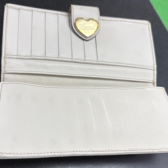 Gucci Monogram Heart Continental Wallet -GUC - Picture 3 of 10